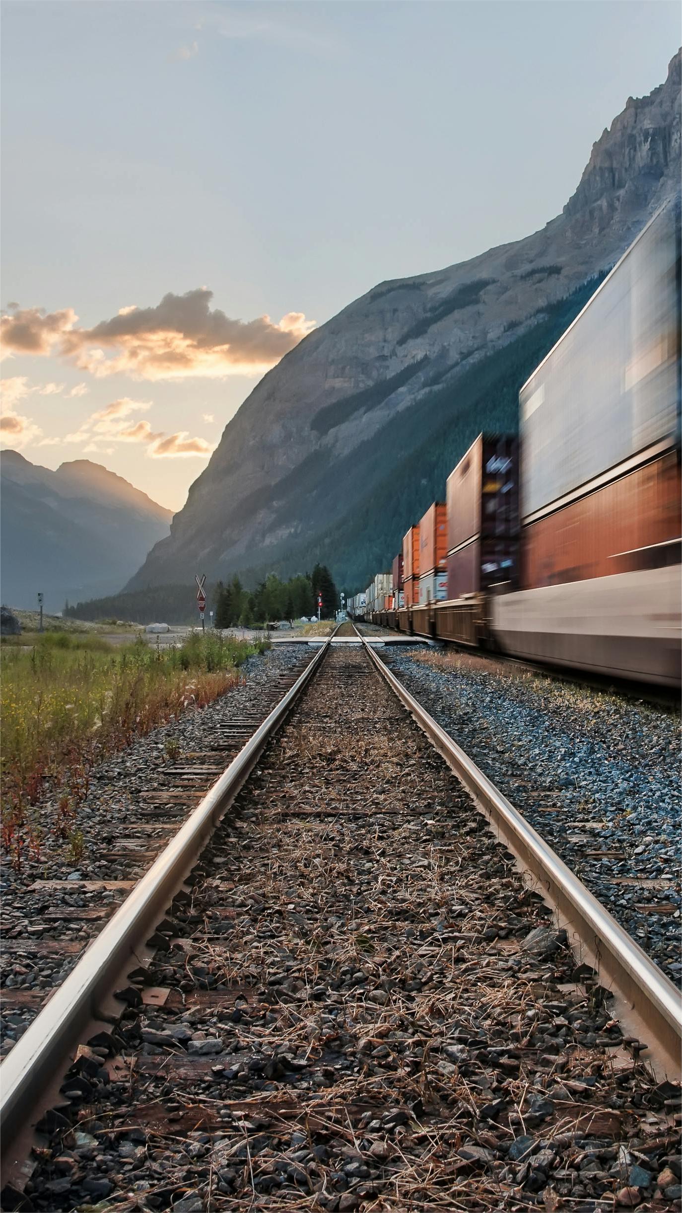 Industrial press components on multiple flat rack containers