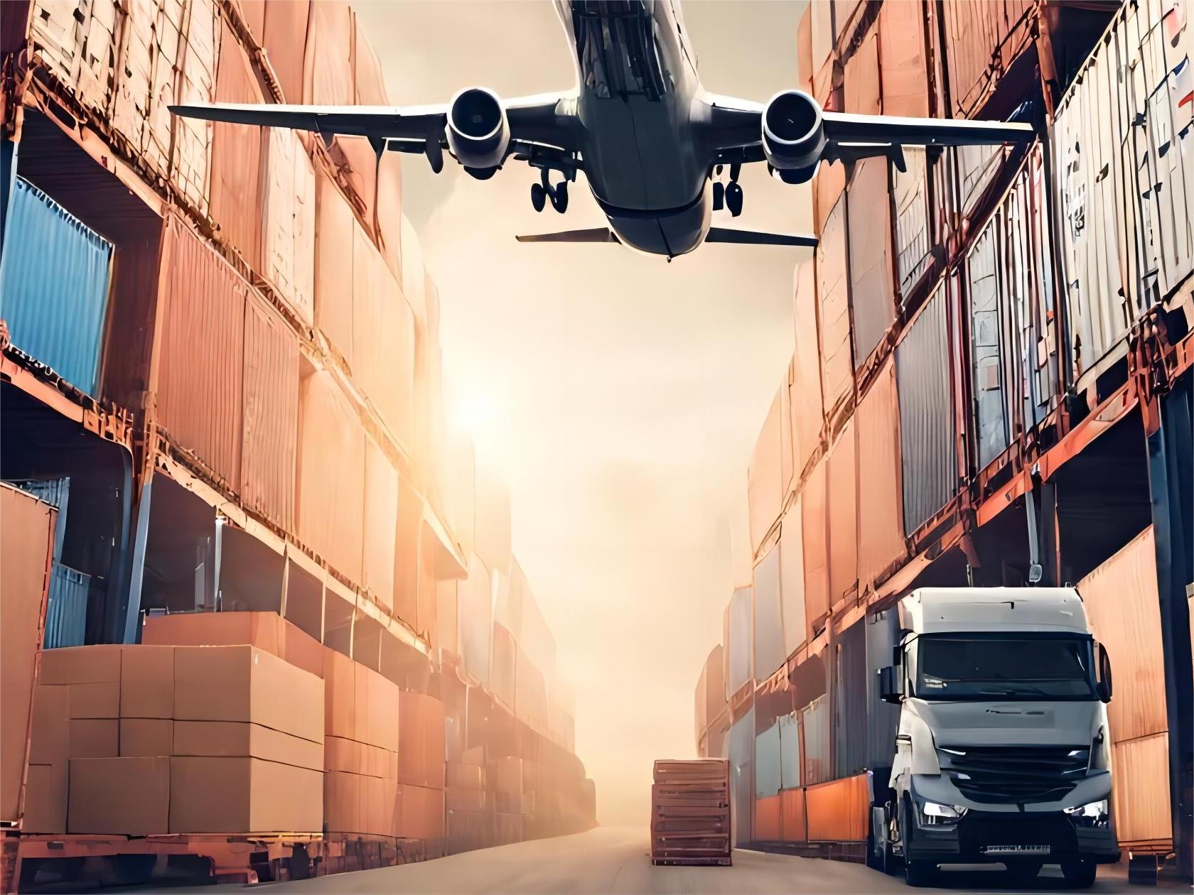 Infographic showing factors influencing freight rates like fuel costs and seasonal demand