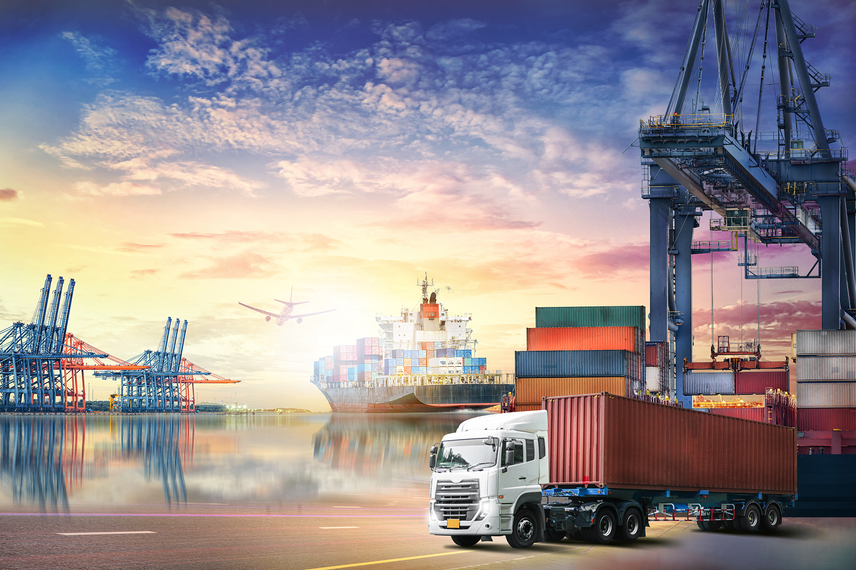 Electronics cargo being loaded into a 20GP FCL container