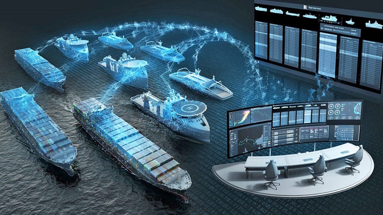 Freight forwarder and client discussing logistics solutions