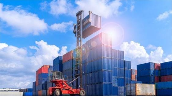 Infographic comparing different shipping methods by cost and speed